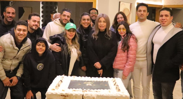 سوسن بدر تحتفل بانتهاء تصوير حكاية دقيقة إلا ربع