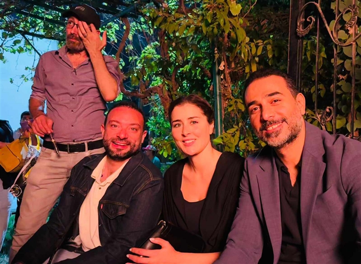 أحمد عثمان مع عائشة بن أحمد ونور محمود