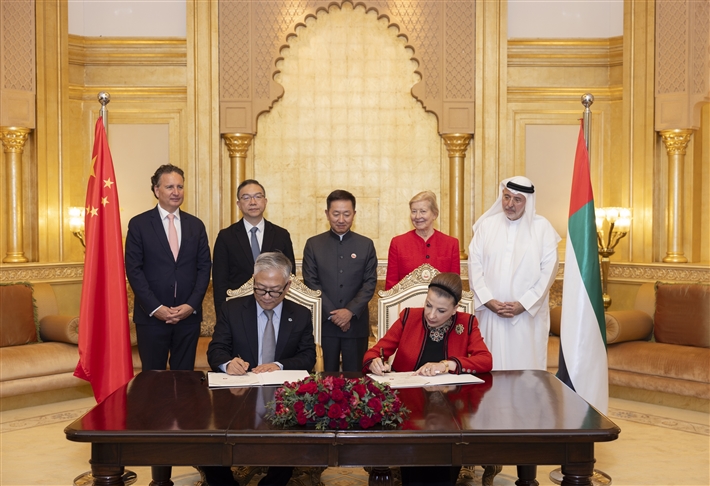 توقيع مذكرة تفاهم بين مهرجاني أبوظبي وشنغهاي الصيني للفنون