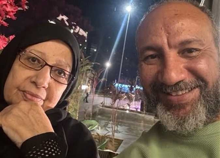 أحمد فهيم مع والدته