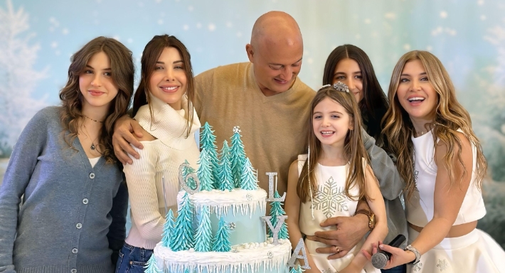 نانسي عجرم وزوجها وبناتهما