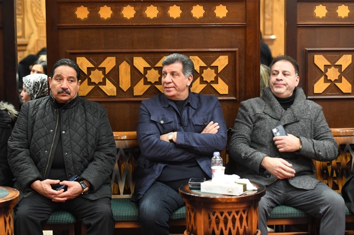 محمود الخطيب وإيمي سمير غانم ويسرا اللوزي من بينهم ... المنتج أحمد السبكي يتلقى عزاء شقيقه بحضور النجوم