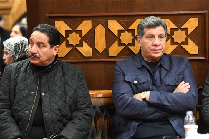 محمود الخطيب وإيمي سمير غانم ويسرا اللوزي من بينهم ... المنتج أحمد السبكي يتلقى عزاء شقيقه بحضور النجوم