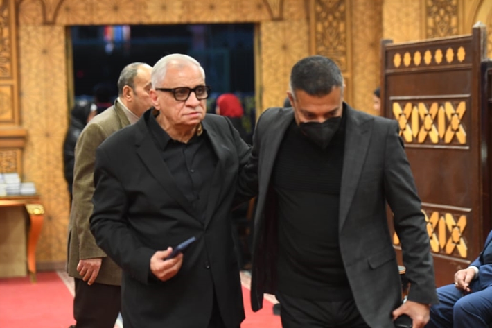 محمود الخطيب وإيمي سمير غانم ويسرا اللوزي من بينهم ... المنتج أحمد السبكي يتلقى عزاء شقيقه بحضور النجوم
