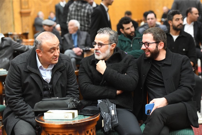 محمود الخطيب وإيمي سمير غانم ويسرا اللوزي من بينهم ... المنتج أحمد السبكي يتلقى عزاء شقيقه بحضور النجوم