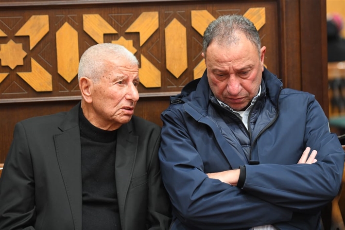 محمود الخطيب وإيمي سمير غانم ويسرا اللوزي من بينهم ... المنتج أحمد السبكي يتلقى عزاء شقيقه بحضور النجوم