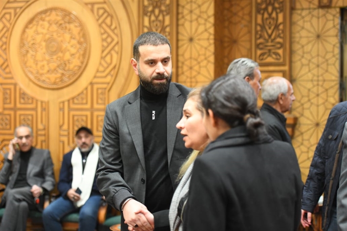 محمود الخطيب وإيمي سمير غانم ويسرا اللوزي من بينهم ... المنتج أحمد السبكي يتلقى عزاء شقيقه بحضور النجوم