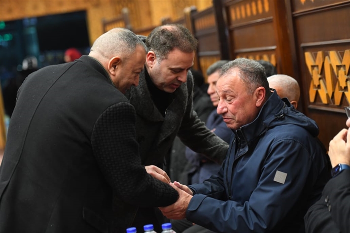 محمود الخطيب وإيمي سمير غانم ويسرا اللوزي من بينهم ... المنتج أحمد السبكي يتلقى عزاء شقيقه بحضور النجوم