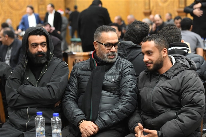محمود الخطيب وإيمي سمير غانم ويسرا اللوزي من بينهم ... المنتج أحمد السبكي يتلقى عزاء شقيقه بحضور النجوم