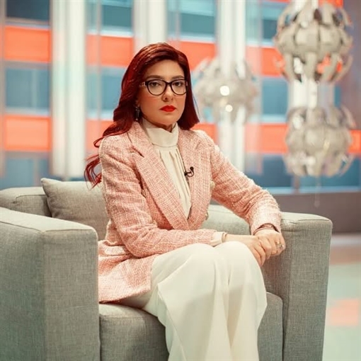 مي كساب تنشر صورها من المداح وتطمئن جمهورها: ارتاحو السنه دي مش هتدورو معايا على ابني