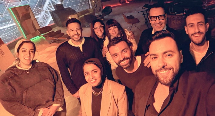 مدين وحماقي وفريق عمل الإعلان