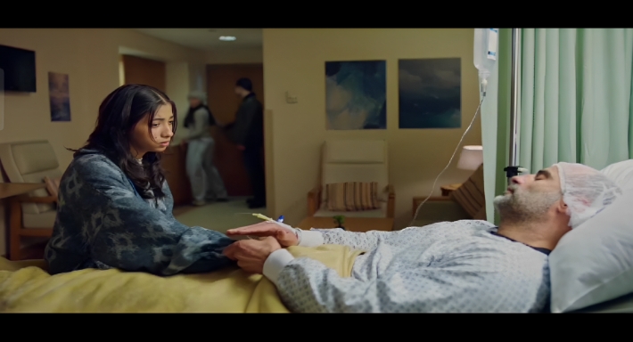 جيسيكا حسام وصالح عبد النبي في مشهد مؤثر بالحلقة الرابعة من (كامل العدد++)