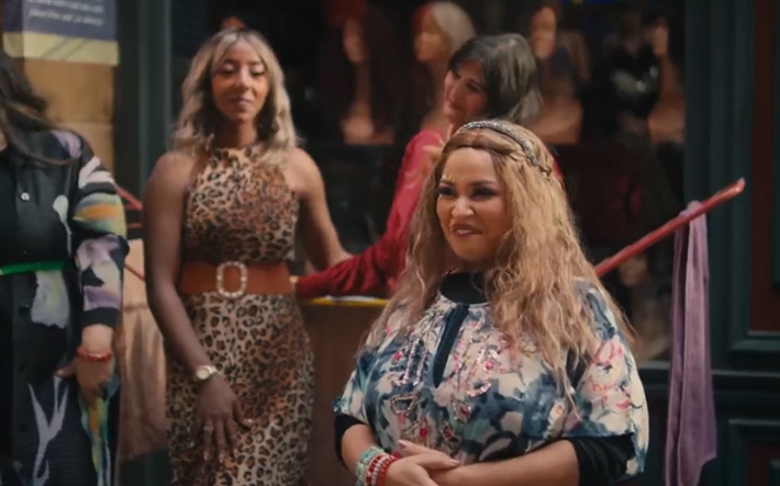 محمد سامي يحقق أمنية ويزو ... ظهرت ضيفة شرف في سيد الناس 