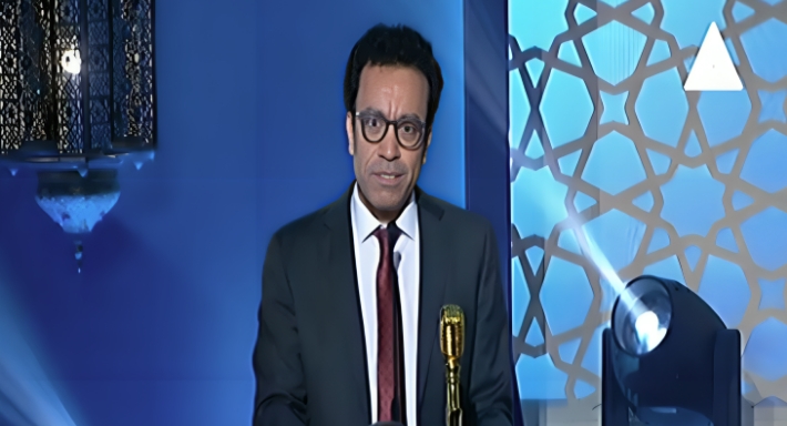 سامح حسين أثناء إلقاء كلمة في حفل تكريمه