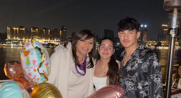 هالة صدقي وأولادها