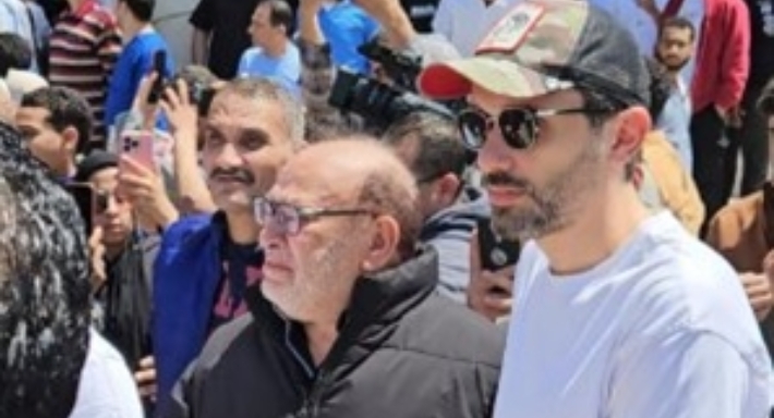 صلاح عبد وكريم محمود عبد العزيز في جنازة سليمان عيد