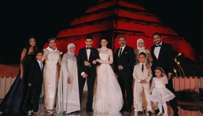 ليلى أحمد زاهر مع هشام جمال وأسرته