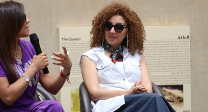 المخرجة كوثر يونس مع ناهد السباعي في ندوة دور المرأة في الفن