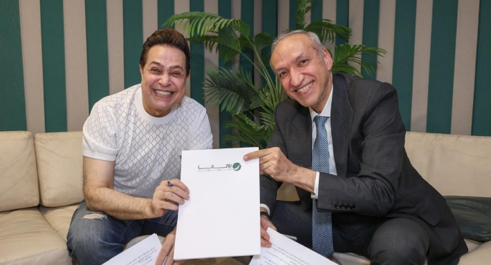 حكيم مع سالم الهندي رئيس مجلس الإدارة والرئيس التنفيذي لروتانا