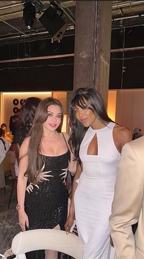  شرطة_الموضة: هيفاء وهبي بفستان أسود لامع بفتحة جانبية طويلة ... سعره 452 ألف جنيه