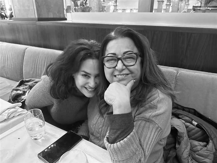 هند صبري ووالدتها