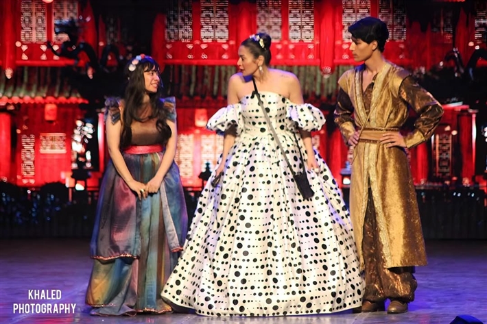 صورة من مسرحية الملك وأنا