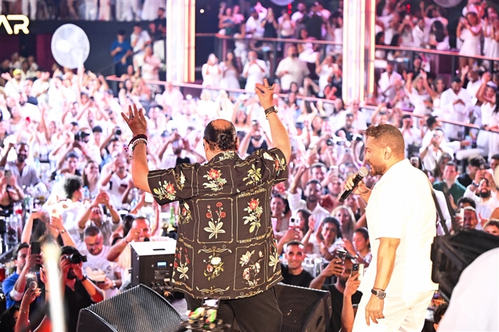 محمد ثروت ومروة نصر ضمن الحضور لقطات من حفل تامر حسني في العلمين الجديدة