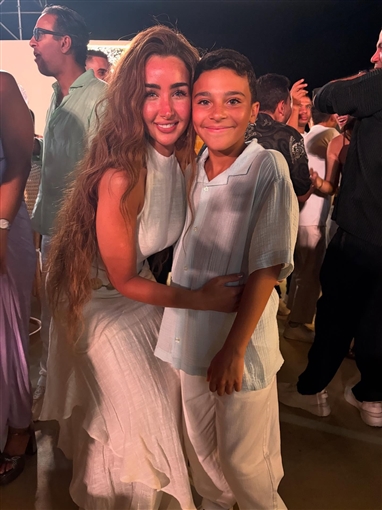 علي البيلي مع كريم محمود عبد العزيز ومحمد شاهين وهنا الزاهد والنجوم في حفل mbc بالساحل الشمالي