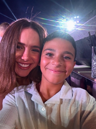 علي البيلي مع كريم محمود عبد العزيز ومحمد شاهين وهنا الزاهد والنجوم في حفل mbc بالساحل الشمالي