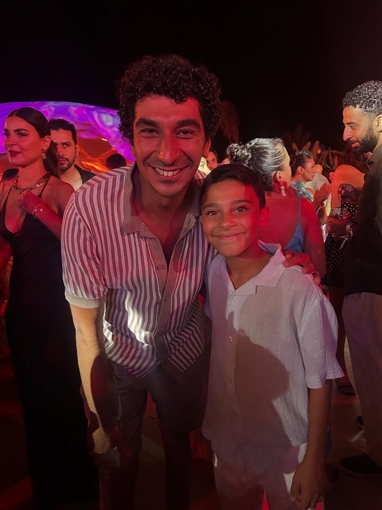 علي البيلي مع كريم محمود عبد العزيز ومحمد شاهين وهنا الزاهد والنجوم في حفل mbc بالساحل الشمالي