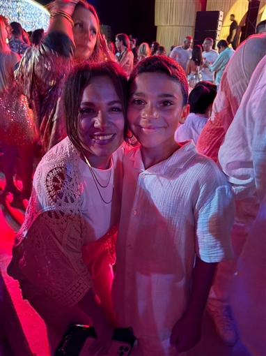 علي البيلي مع كريم محمود عبد العزيز ومحمد شاهين وهنا الزاهد والنجوم في حفل mbc بالساحل الشمالي