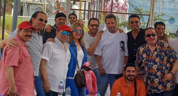 نادية مصطفى تتوسط الموسيقيين في انتخابات التجديد النصفي بالنقابة 