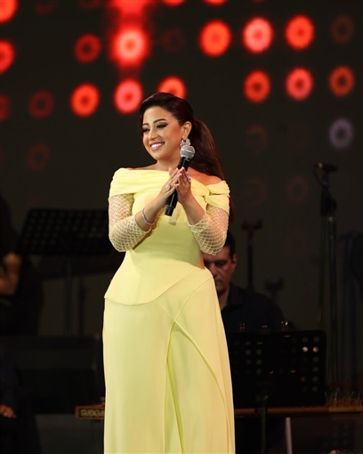 ريهام عبد الحكيم تجمع بين الأناقة والرقي بإطلالتها في حفلها بمهرجان ليالي مراسي 