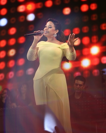 ريهام عبد الحكيم تجمع بين الأناقة والرقي بإطلالتها في حفلها بمهرجان ليالي مراسي 