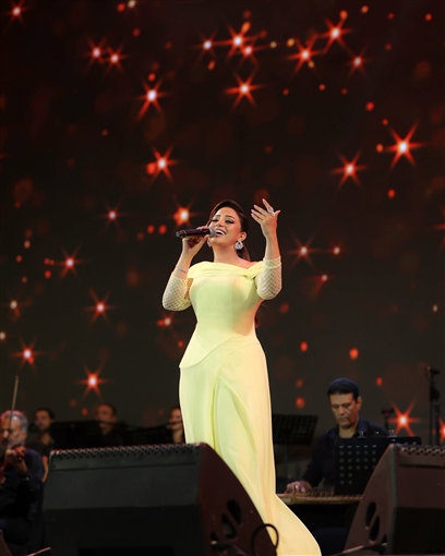 ريهام عبد الحكيم تجمع بين الأناقة والرقي بإطلالتها في حفلها بمهرجان ليالي مراسي 