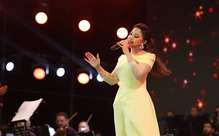 ريهام عبد الحكيم تجمع بين الأناقة والرقي بإطلالتها في حفلها بمهرجان ليالي مراسي 