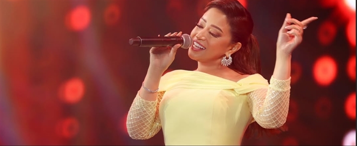 ريهام عبد الحكيم تجمع بين الأناقة والرقي بإطلالتها في حفلها بمهرجان ليالي مراسي 