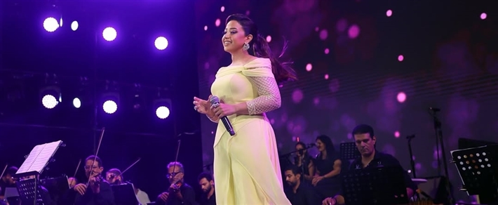 ريهام عبد الحكيم تجمع بين الأناقة والرقي بإطلالتها في حفلها بمهرجان ليالي مراسي 