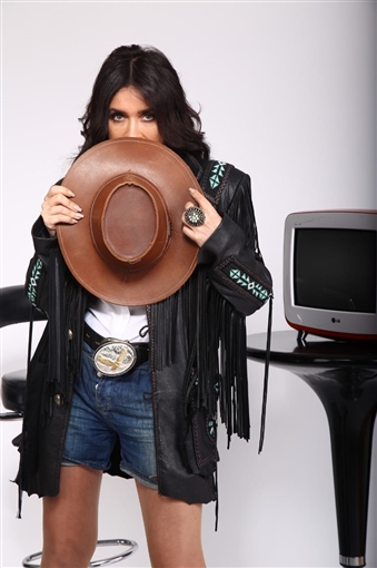 دينا تطلق أول أكاديمية متكاملة لتعليم الرقص الشرقي والفنون في مصر