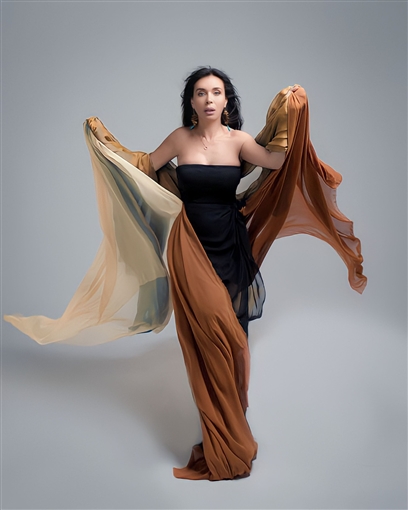 دينا تطلق أول أكاديمية متكاملة لتعليم الرقص الشرقي والفنون في مصر