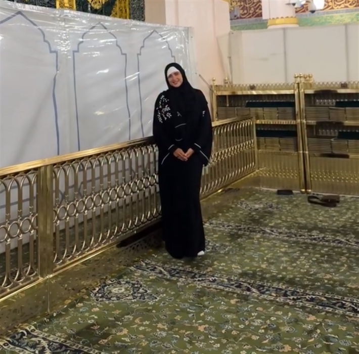 فيديو - ياسمين عبد العزيز بالحجاب في الأراضي المقدسة