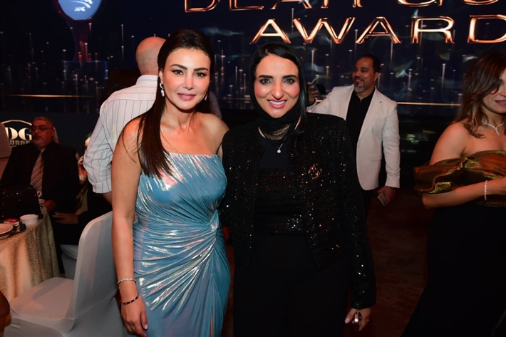 أحمد سعد يرفع علم فلسطين ... ومحمد سعد والسقا وأحمد رزق والنجوم يتألقون في حفل توزيع جوائز دير جيست 