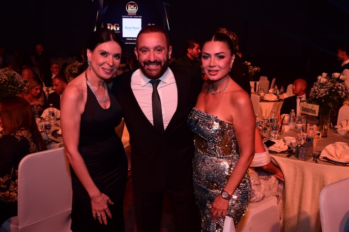 أحمد سعد يرفع علم فلسطين ... ومحمد سعد والسقا وأحمد رزق والنجوم يتألقون في حفل توزيع جوائز دير جيست 