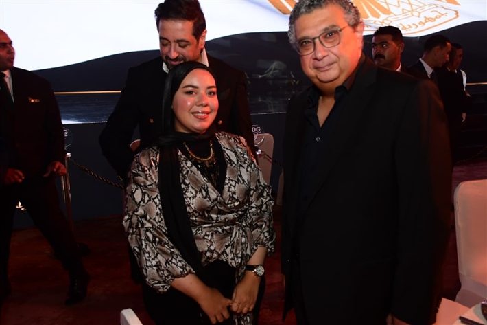 أحمد سعد يرفع علم فلسطين ... ومحمد سعد والسقا وأحمد رزق والنجوم يتألقون في حفل توزيع جوائز دير جيست 