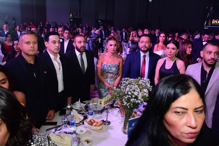 أحمد سعد يرفع علم فلسطين ... ومحمد سعد والسقا وأحمد رزق والنجوم يتألقون في حفل توزيع جوائز دير جيست 