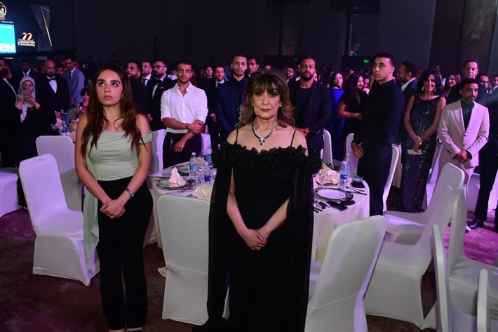 أحمد سعد يرفع علم فلسطين ... ومحمد سعد والسقا وأحمد رزق والنجوم يتألقون في حفل توزيع جوائز دير جيست 