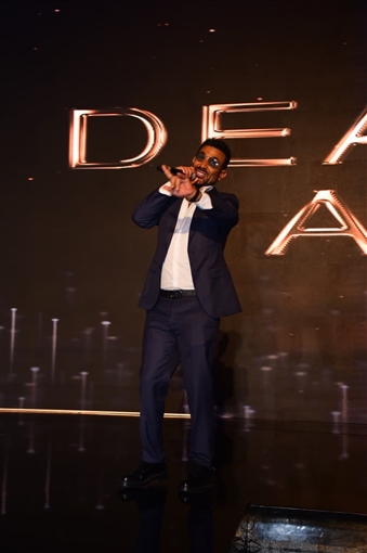 أحمد سعد يرفع علم فلسطين ... ومحمد سعد والسقا وأحمد رزق والنجوم يتألقون في حفل توزيع جوائز دير جيست 