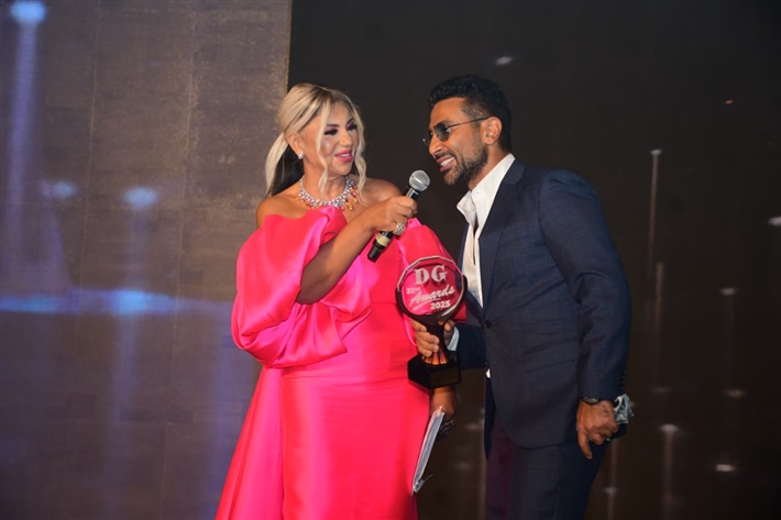 أحمد سعد يرفع علم فلسطين ... ومحمد سعد والسقا وأحمد رزق والنجوم يتألقون في حفل توزيع جوائز دير جيست 