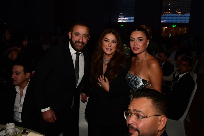 أحمد سعد يرفع علم فلسطين ... ومحمد سعد والسقا وأحمد رزق والنجوم يتألقون في حفل توزيع جوائز دير جيست 