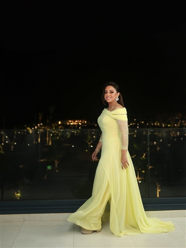  شرطة_الموضة: تفاصيل إطلالة ريهام عبد الحكيم في مهرجان مراسي .. إطلالة أنيقة ومميزة